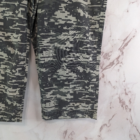 Orvis Pants Womens 12 Large Camo Capri Trout Bum Cotton Digital Woodland Crop - Picture 4 of 9